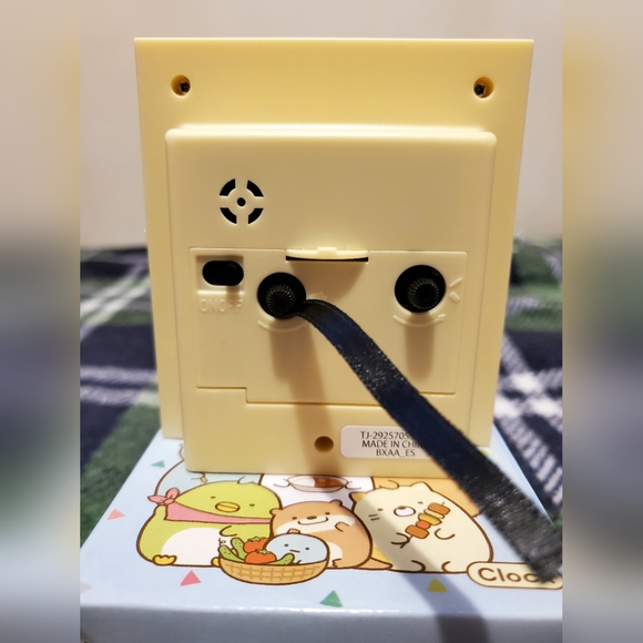 SAN-X Sumikko Gurashi Mirror and Photo Frame Clock - Picture 4 of 5